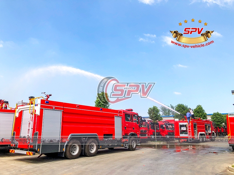 Dry Powder Water Foam Fire Truck IVECO - Water Shooting